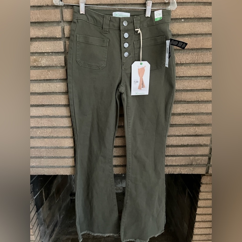 RE Generation by Celebrity  "Flower" green  pants 3/26 Mid rise flare NWT